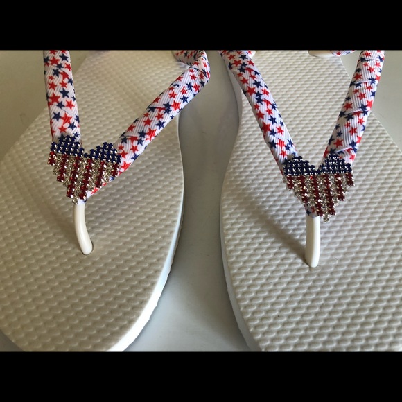 New Old Navy Patriotic Flip Flops 7 - Picture 4 of 7